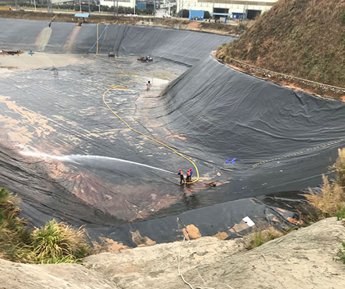 察哈尔右翼前废水池清理